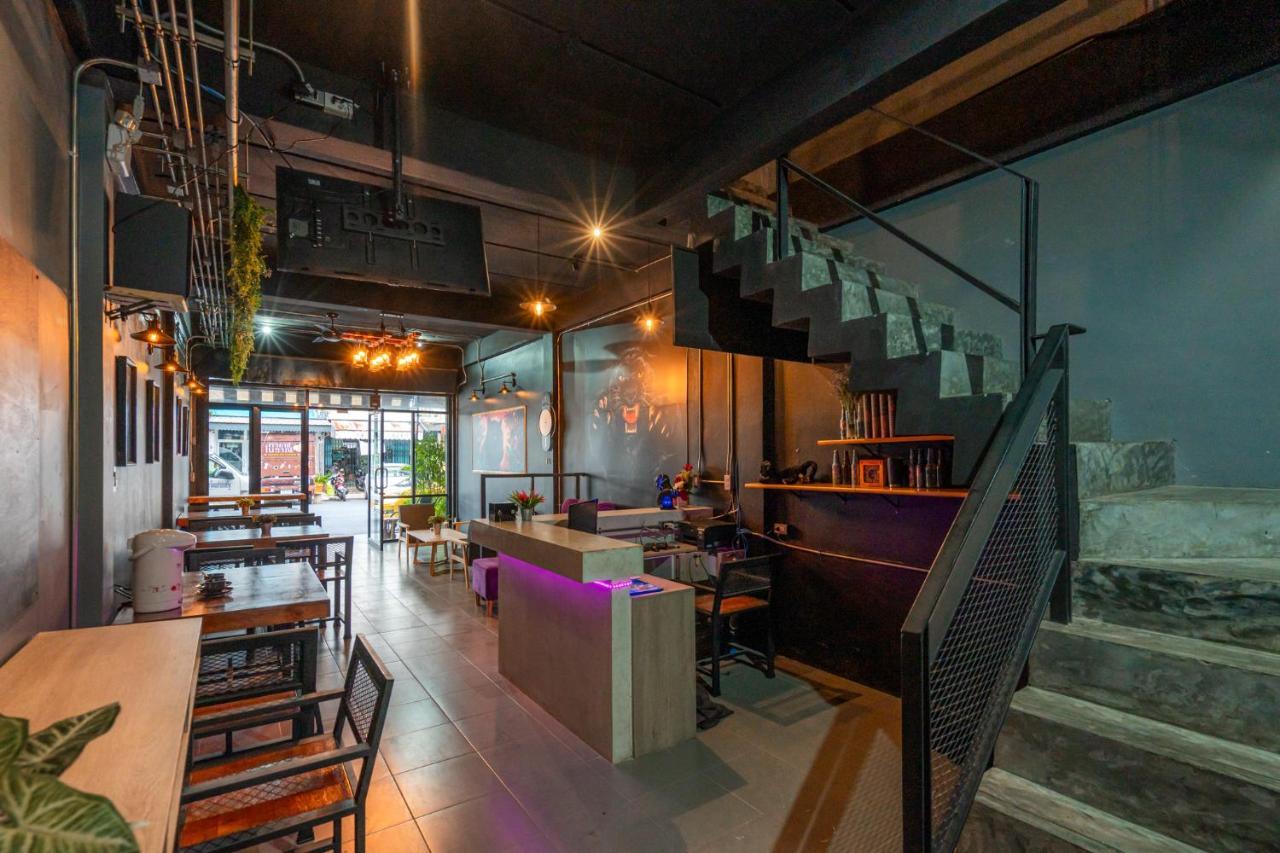 Black Panther Hostel Phuket Exterior photo